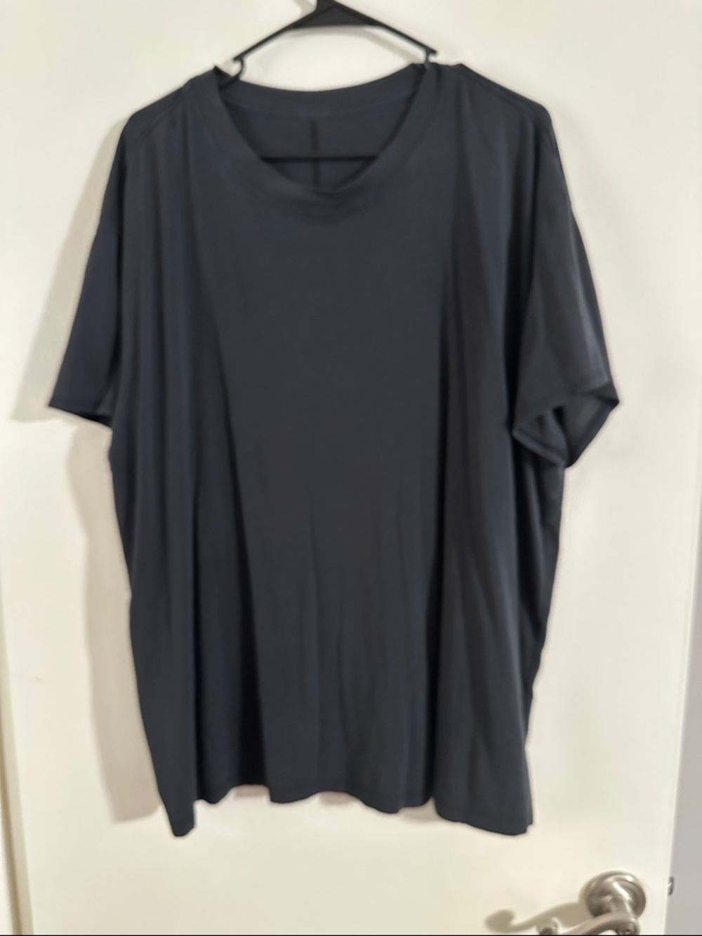 Lululemon black tee